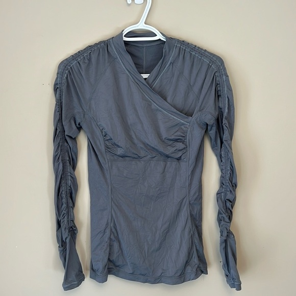 Lululemon Gray UPF Jersey Ruched Sunbeam Pullover size 4 - Picture 3 of 12